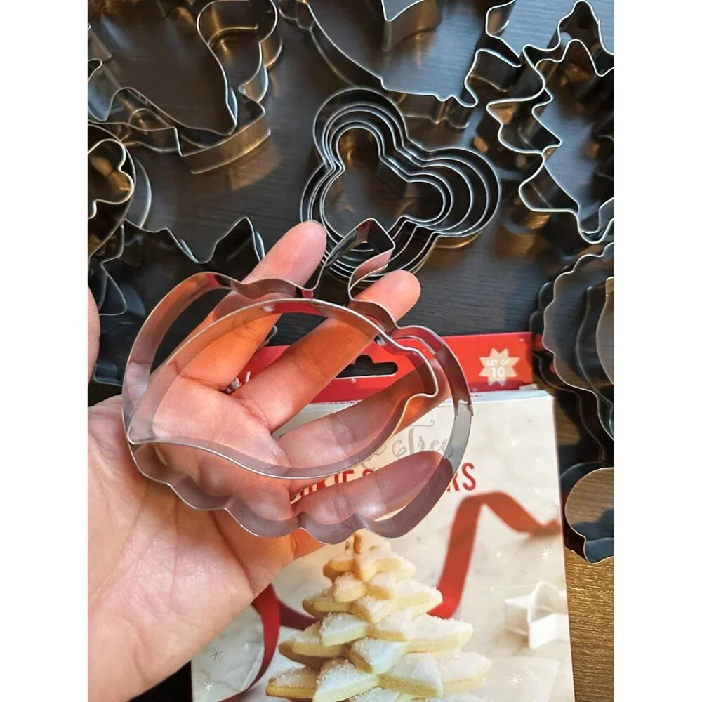 Christmas cookie cutters | Sur la table twinkle tree cookie cutters